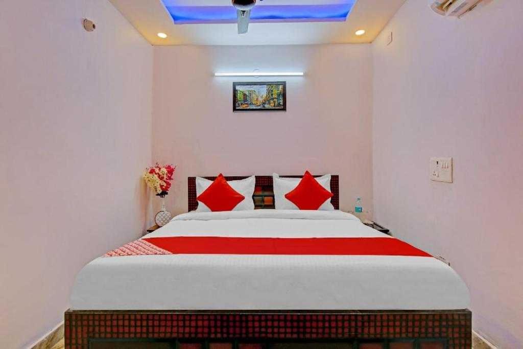 Oyo Magnet Residency Near Nangli Metro Station Hotel 3*