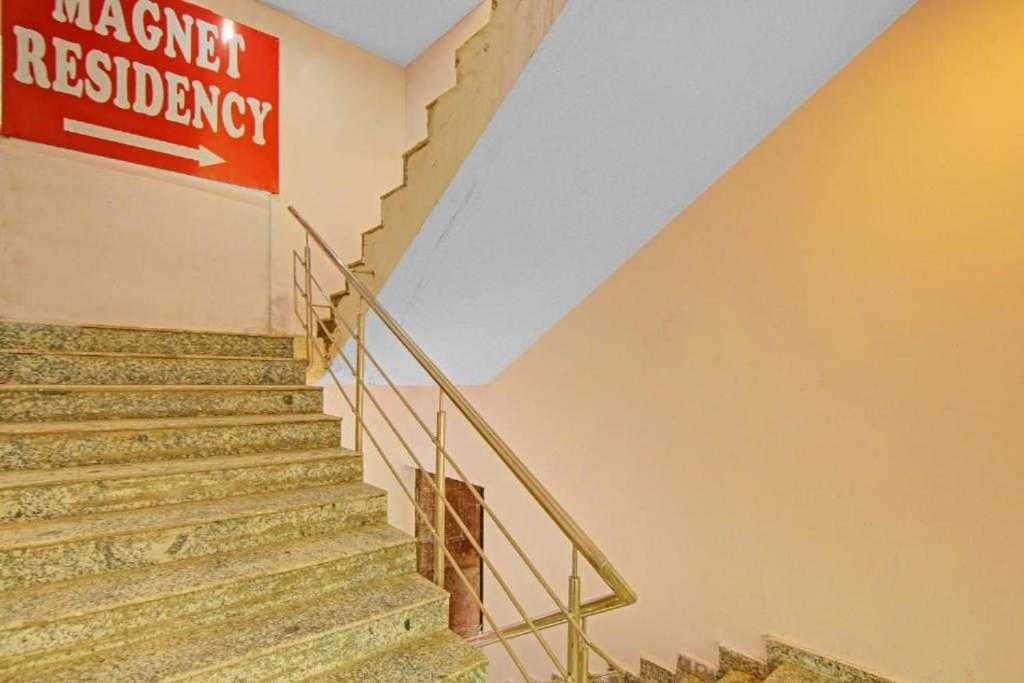 Oyo Magnet Residency Near Nangli Metro Station New Delhi