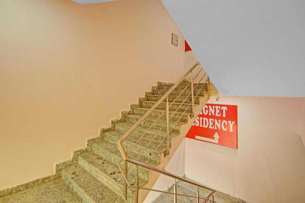 Oyo Magnet Residency Near Nangli Metro Station