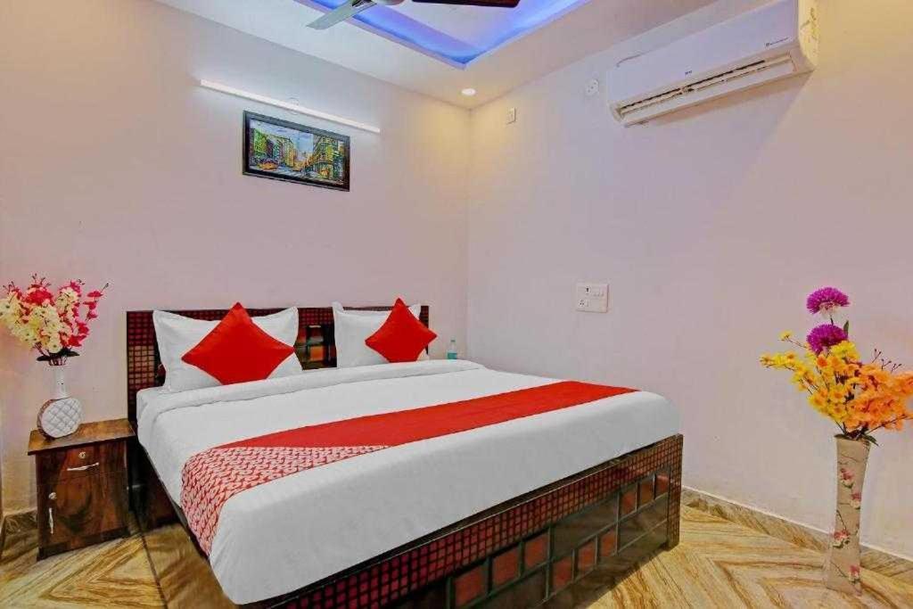 Hotel Oyo Magnet Residency Near Nangli Metro Station